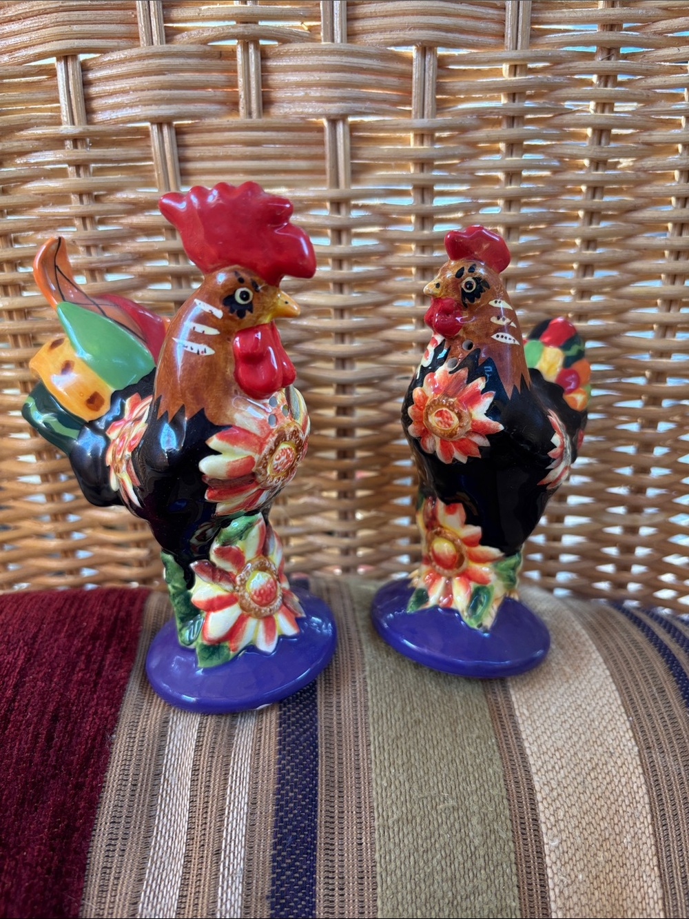 Sharon Neuhaus Poultry in Motion Rooster and Hen Salt and Pepper Shaker Rare!